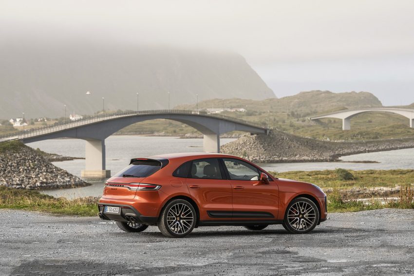 2022 Porsche Macan S - Rear Three-Quarter Wallpaper 850x567 #41