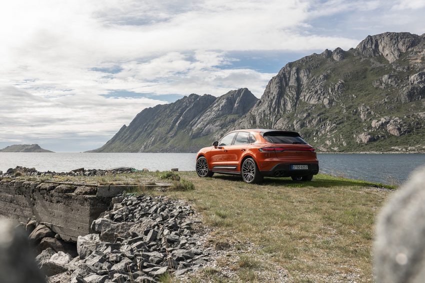 2022 Porsche Macan S - Rear Three-Quarter Wallpaper 850x567 #35