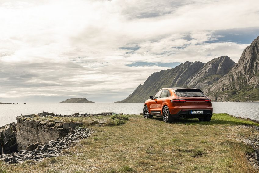2022 Porsche Macan S - Rear Three-Quarter Wallpaper 850x567 #31