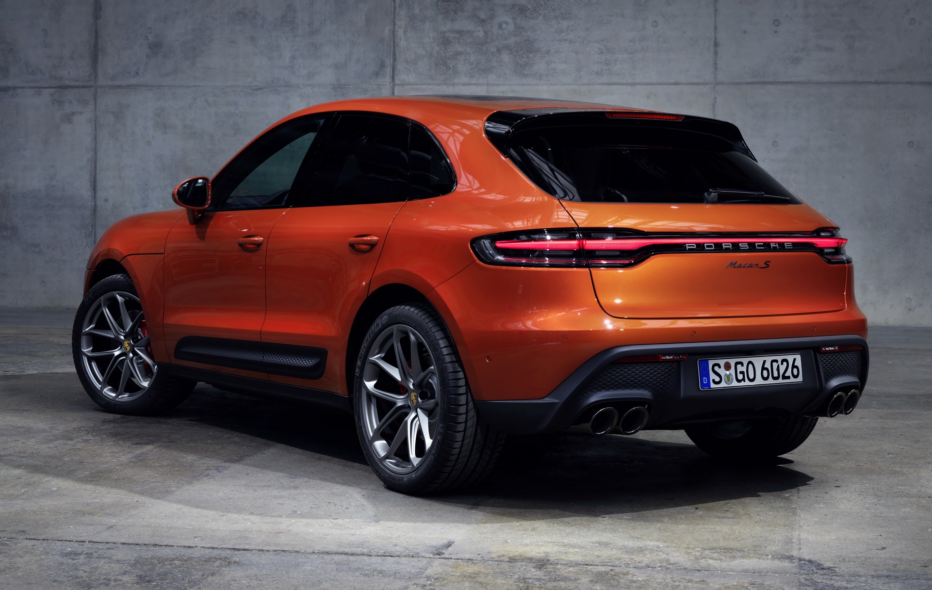 Download 2022 Porsche Macan S - Rear Three-Quarter HD Wallpaper 1921x1217 #94