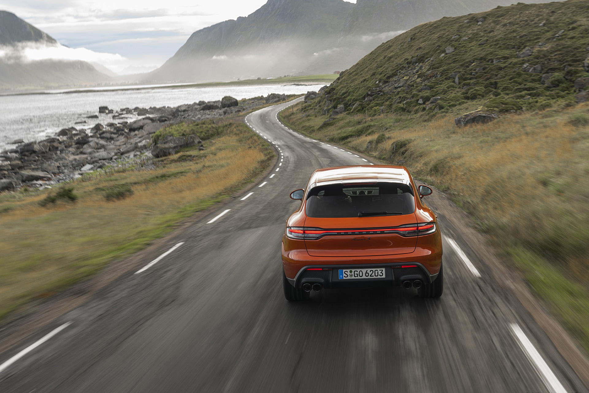 Download 2022 Porsche Macan S - Rear HD Wallpaper 1921x1281 #15