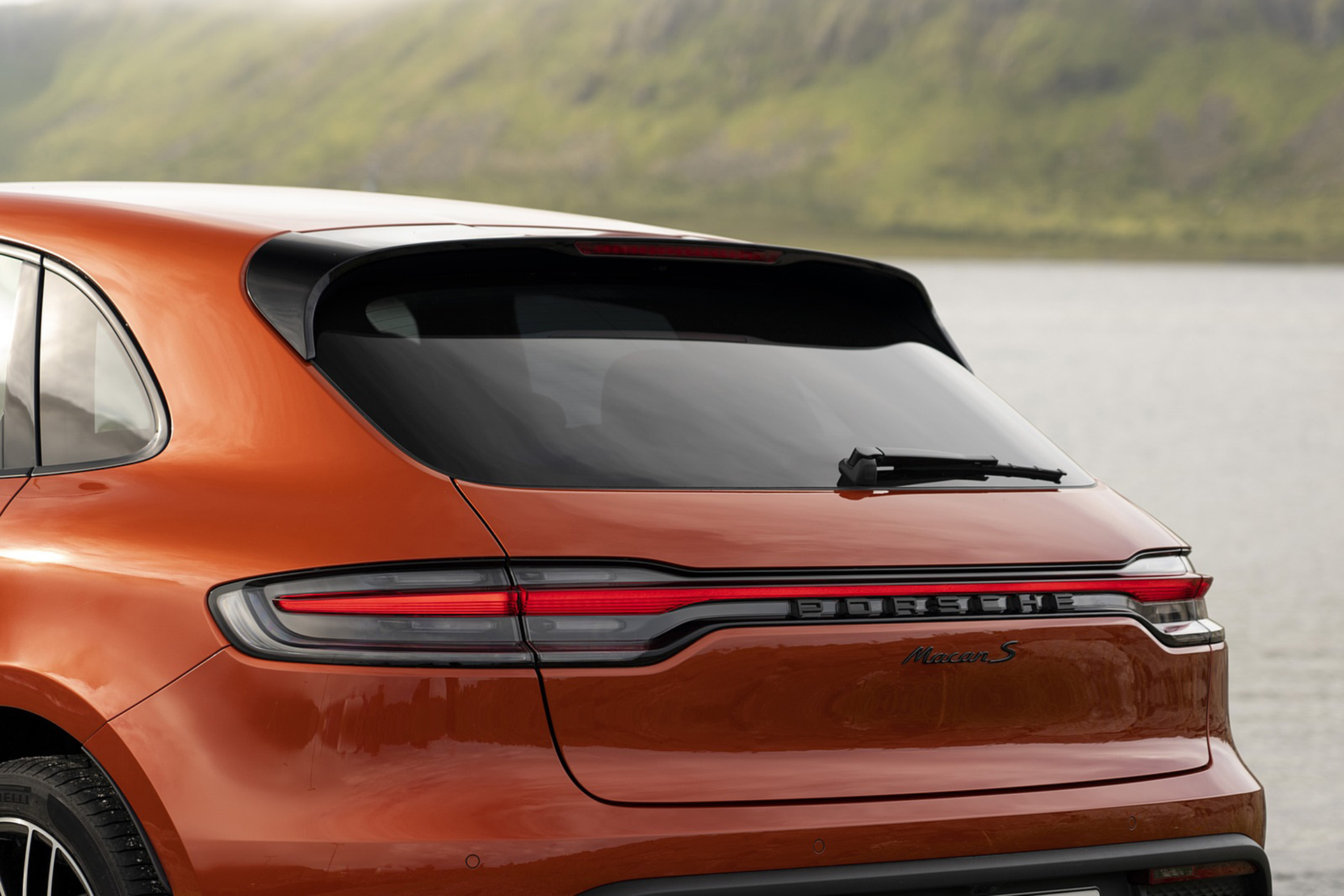 Download 2022 Porsche Macan S - Tail Light HD Wallpaper 1921x1281 #54