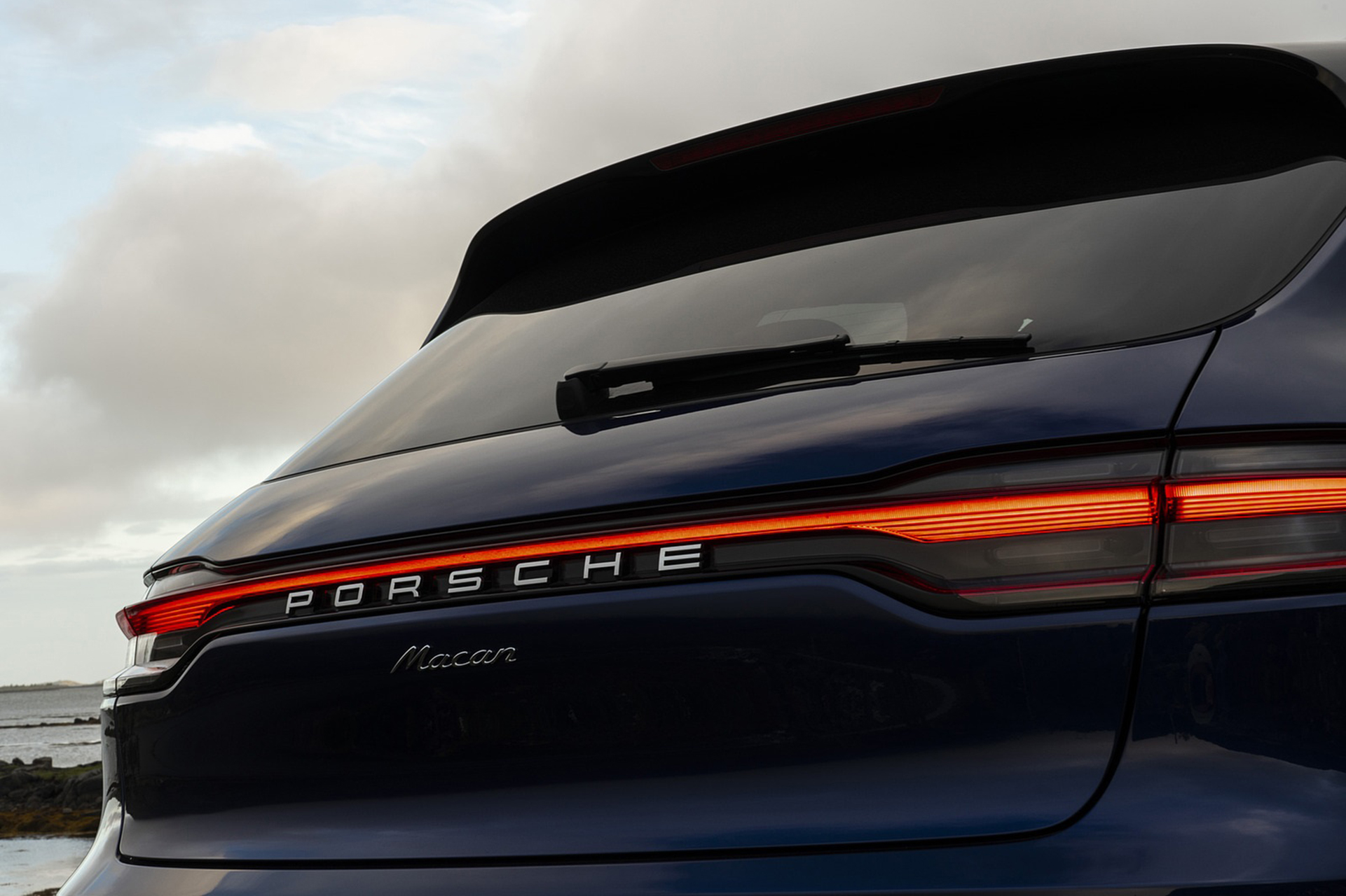 Download 2022 Porsche Macan - Tail Light HD Wallpaper 1921x1280 #71