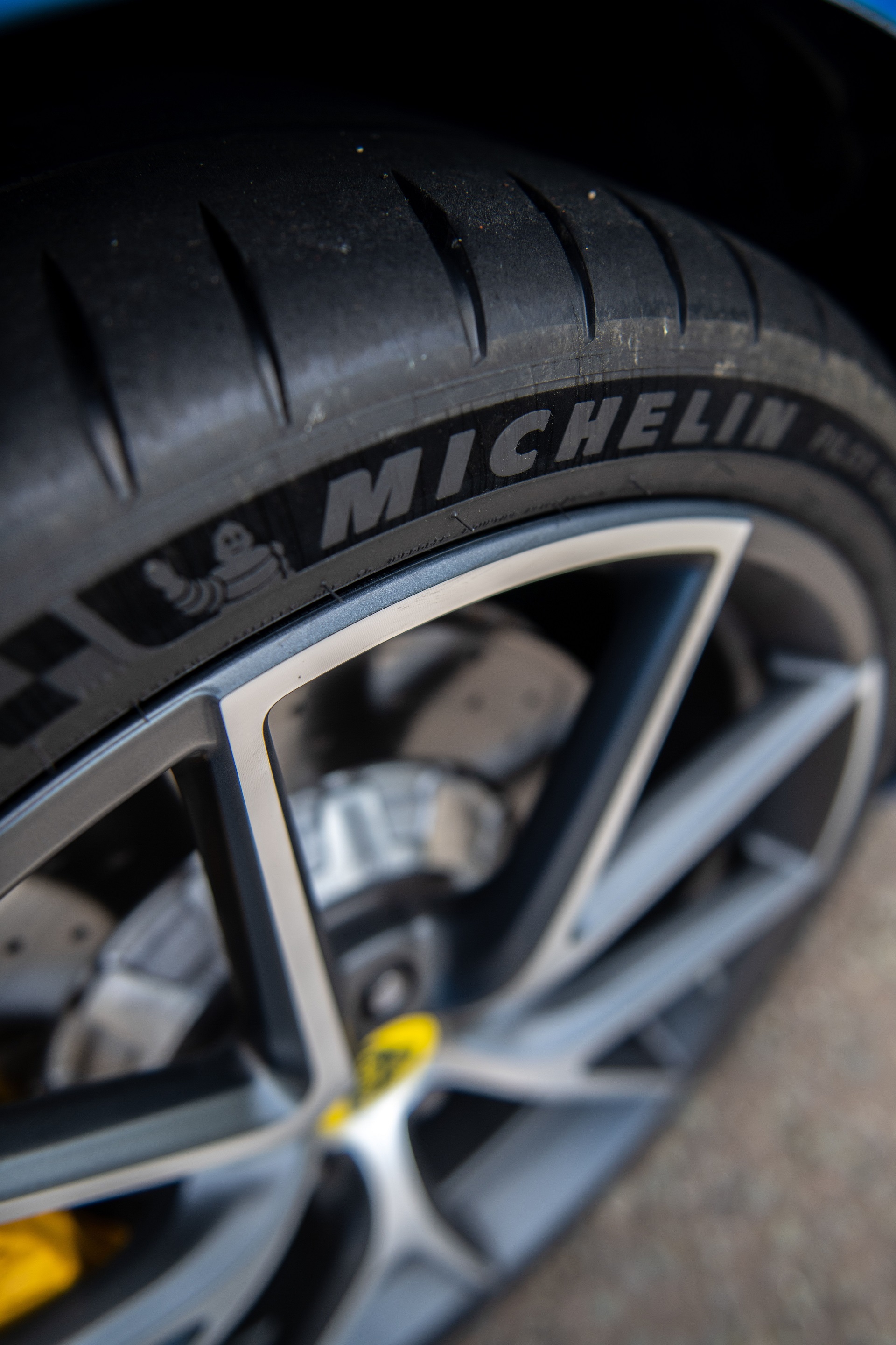 Download 2023 Lotus Emira - Wheel HD Phone Wallpaper 1920x2880 #12