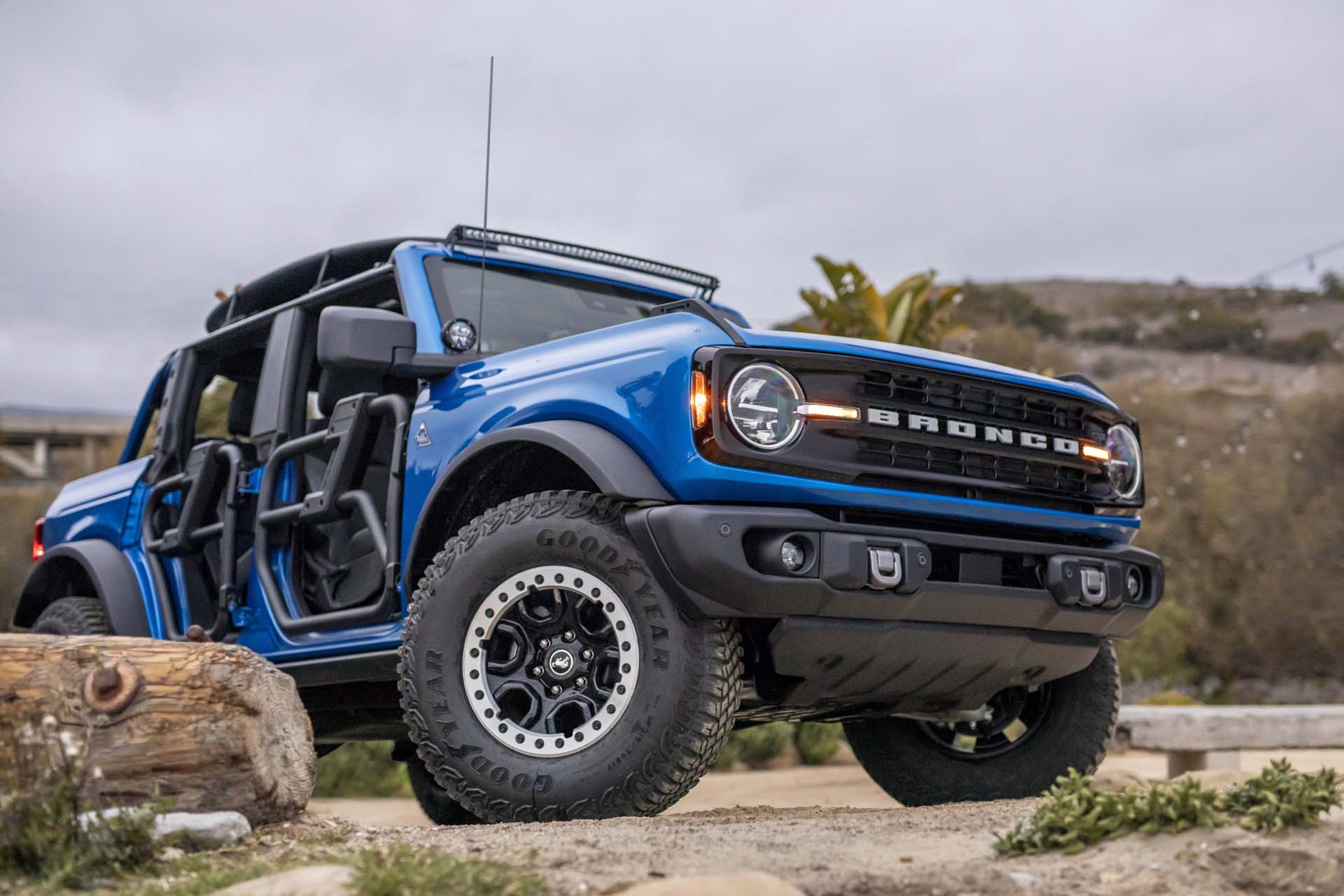Download 2021 Ford Bronco Riptide Concept - Front Three-Quarter HD Wallpaper 1920x1280 #6