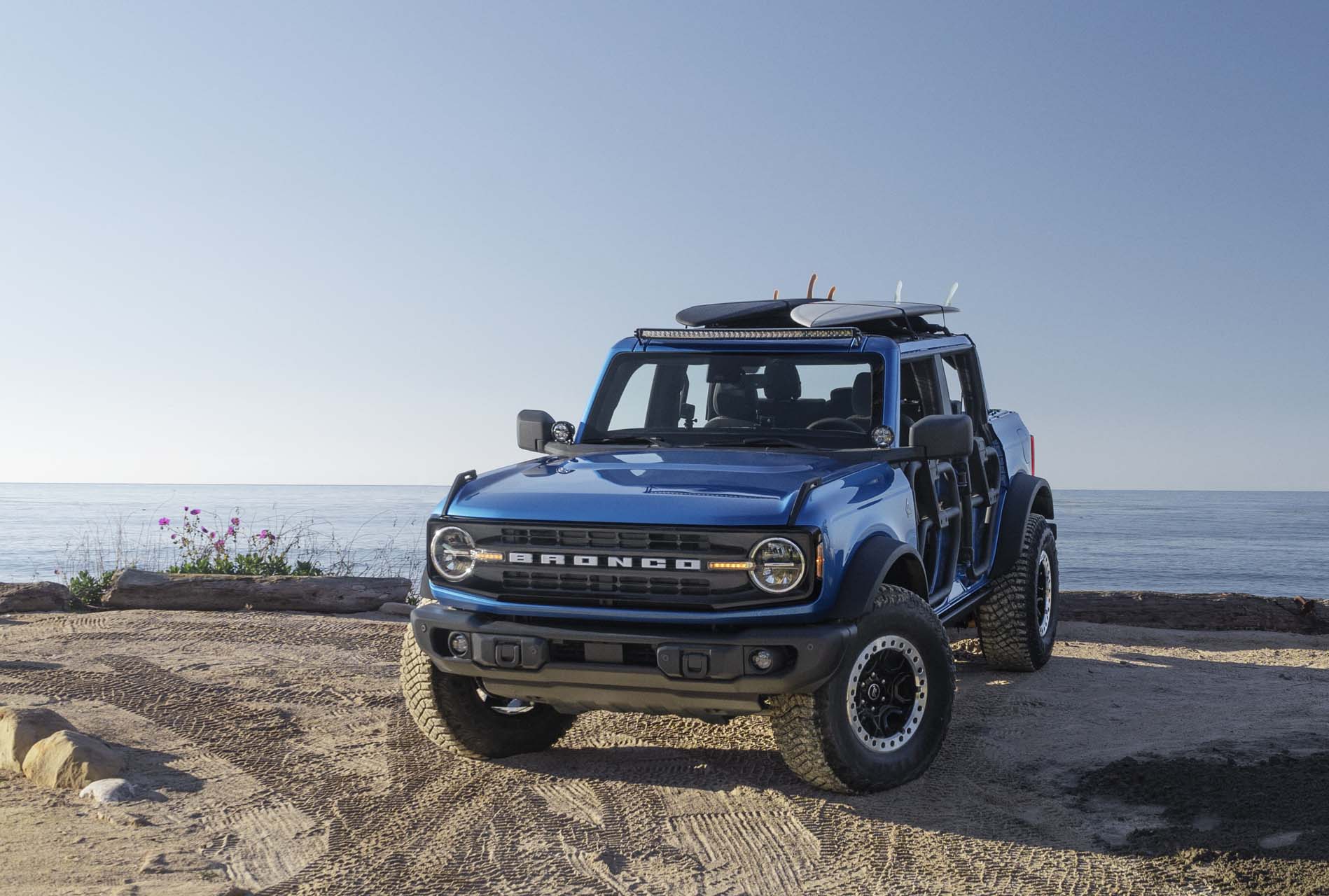Download 2021 Ford Bronco Riptide Concept - Front HD Wallpaper 1898x1280 #1