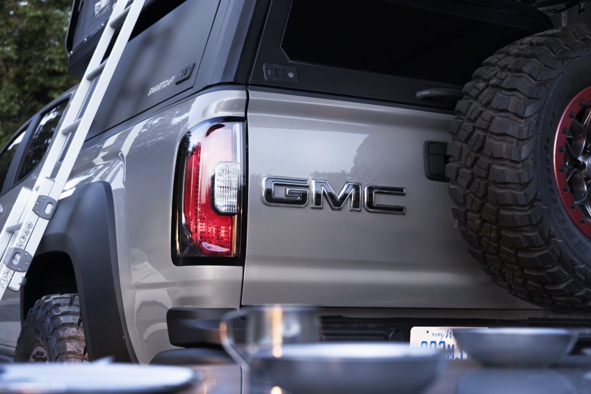 2021 GMC Canyon AT4 OVRLANDX Concept - Tail Light Wallpaper 850x567 #12