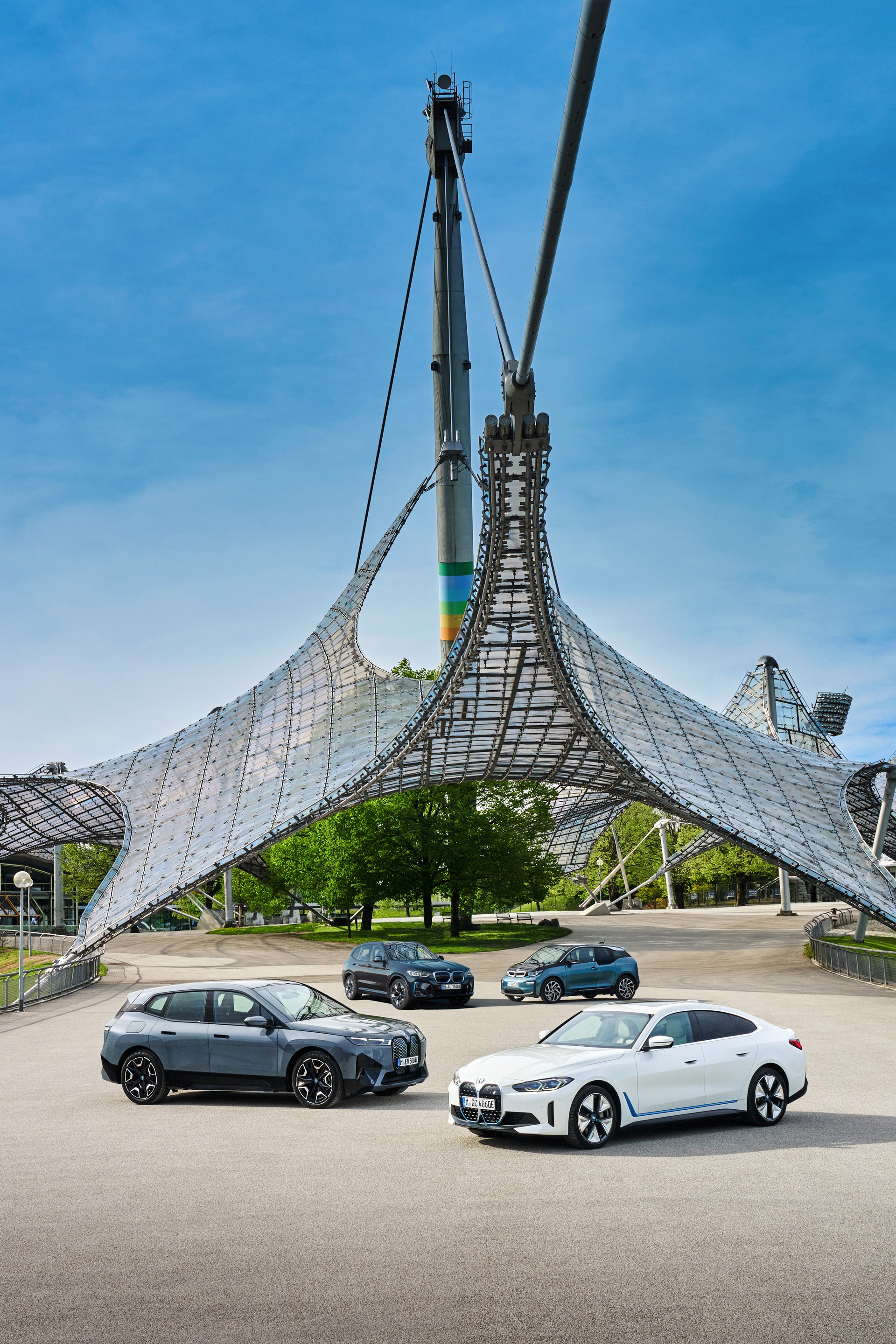 Download 2022 BMW iX3 Family HD Phone Wallpaper 1920x2880 #20