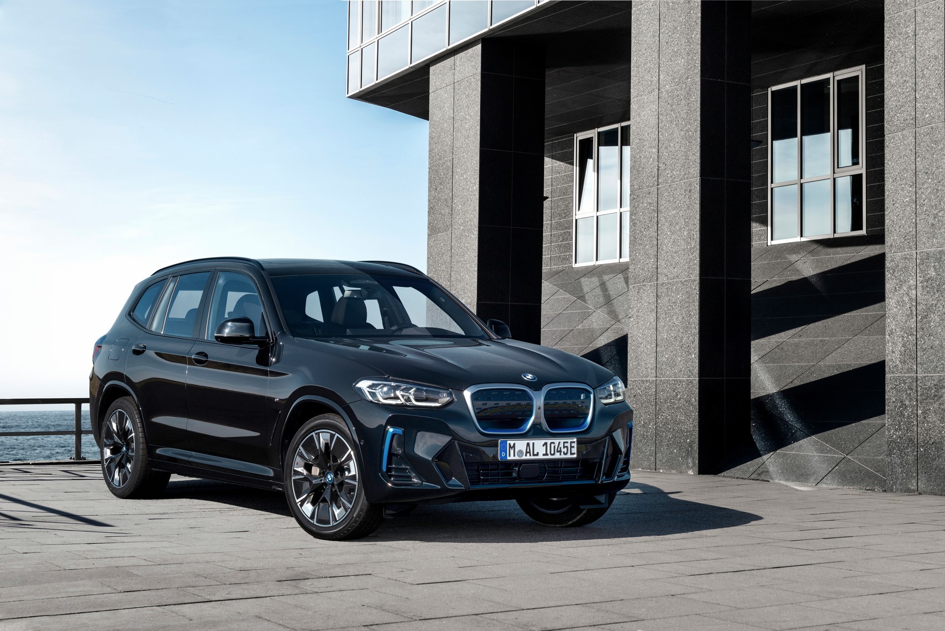 Download 2022 BMW iX3 - Front Three-Quarter HD Wallpaper 1920x1281 #18