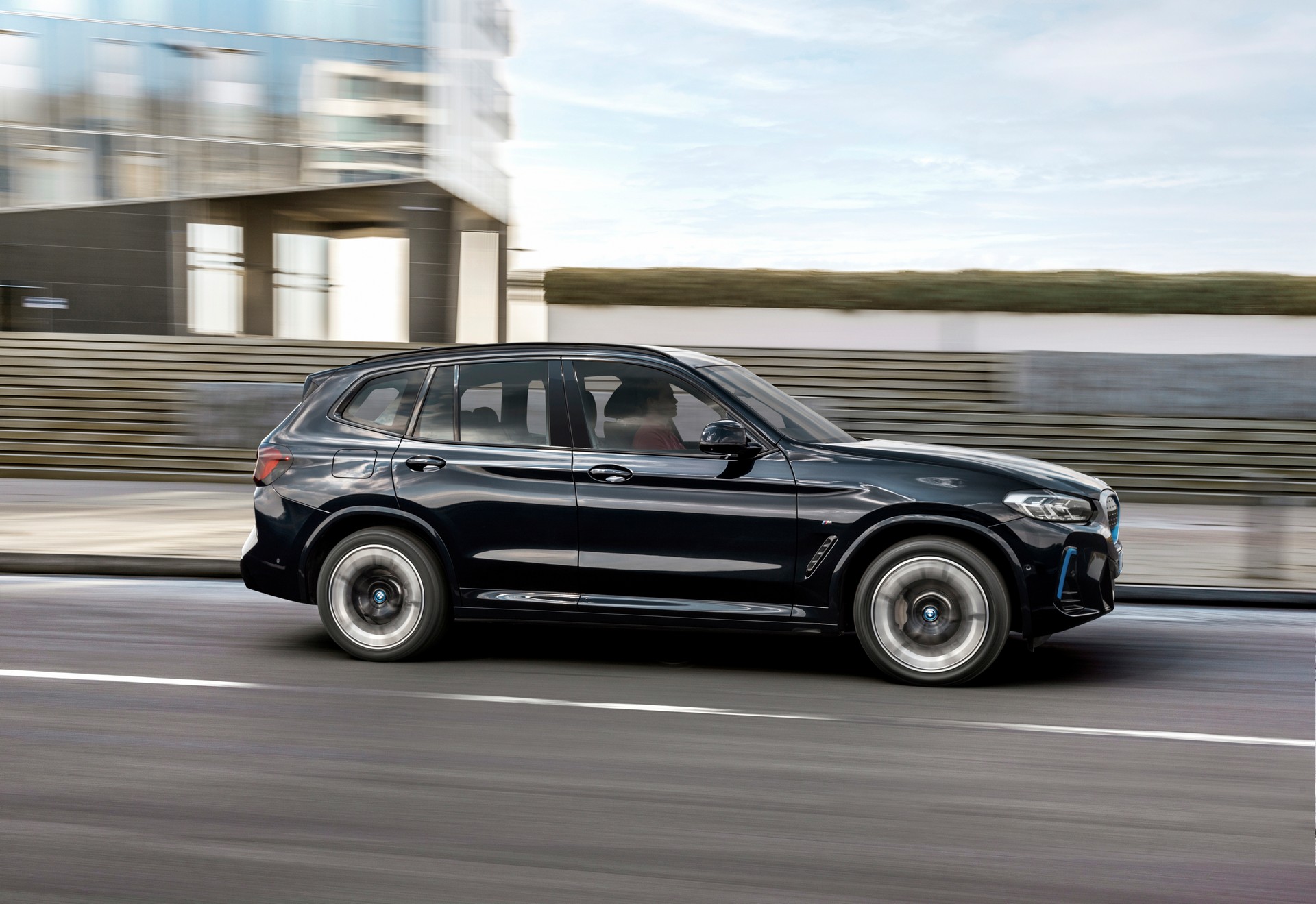 Download 2022 BMW iX3 - Side HD Wallpaper 1920x1319 #16
