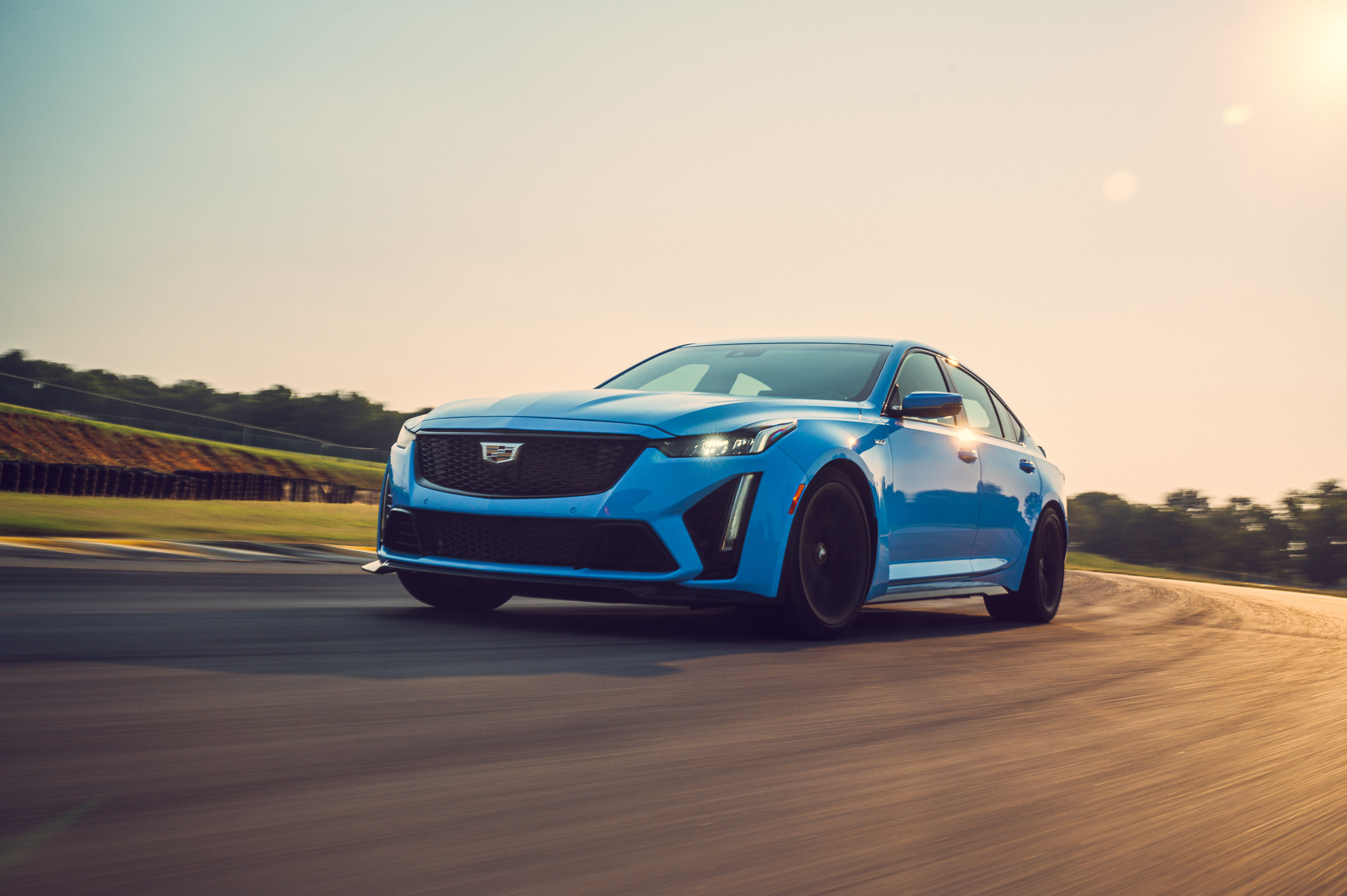 Download 2022 Cadillac CT5-V Blackwing - Front Three-Quarter HD Wallpaper 4000x2661 #20