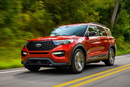 Download 2022 Ford Explorer ST-Line HD Wallpapers