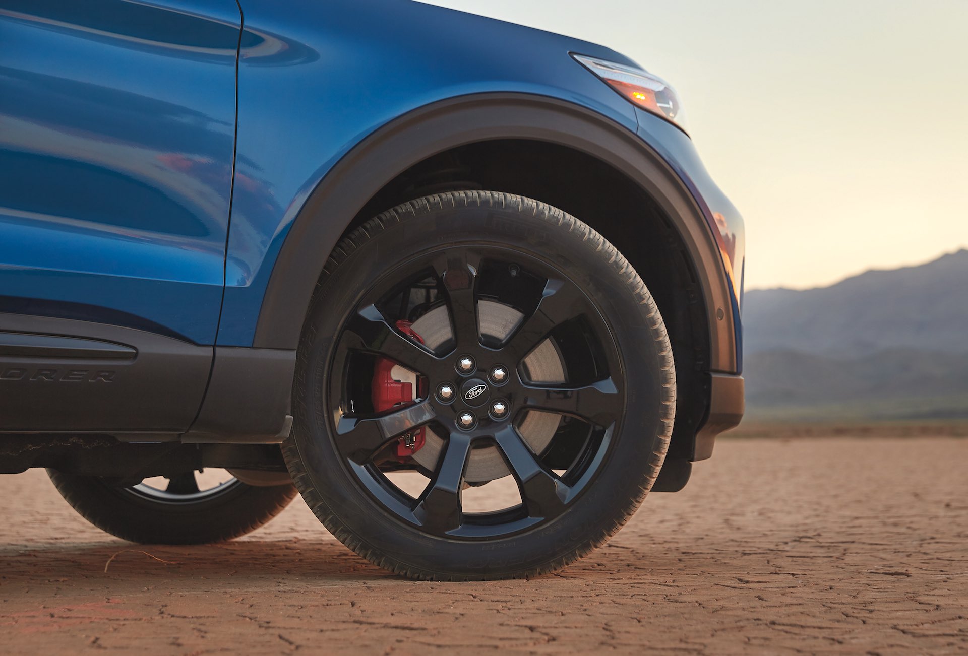 Download 2022 Ford Explorer ST-Line - Wheel HD Wallpaper 1920x1302 #27
