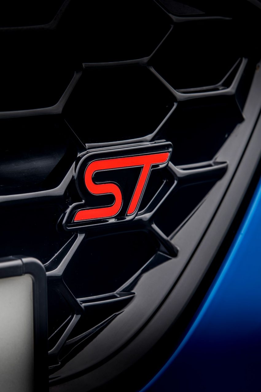 2022 Ford Focus ST Edition - Grill Phone Wallpaper 850x1275 #27