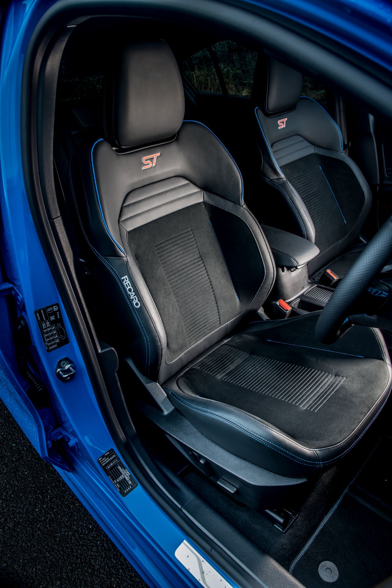 Download 2022 Ford Focus ST Edition - Interior, Seats HD Phone Wallpaper 1280x1920 #44