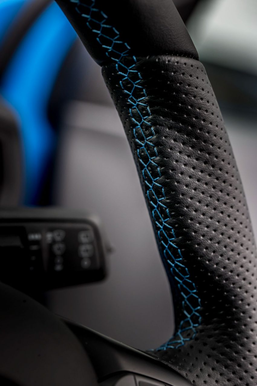 2022 Ford Focus ST Edition - Interior, Steering Wheel Phone Wallpaper 850x1275 #42