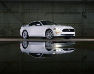 2022 Ford Mustang Ice White Appearance Package - Front Three-Quarter Wallpaper 190x150