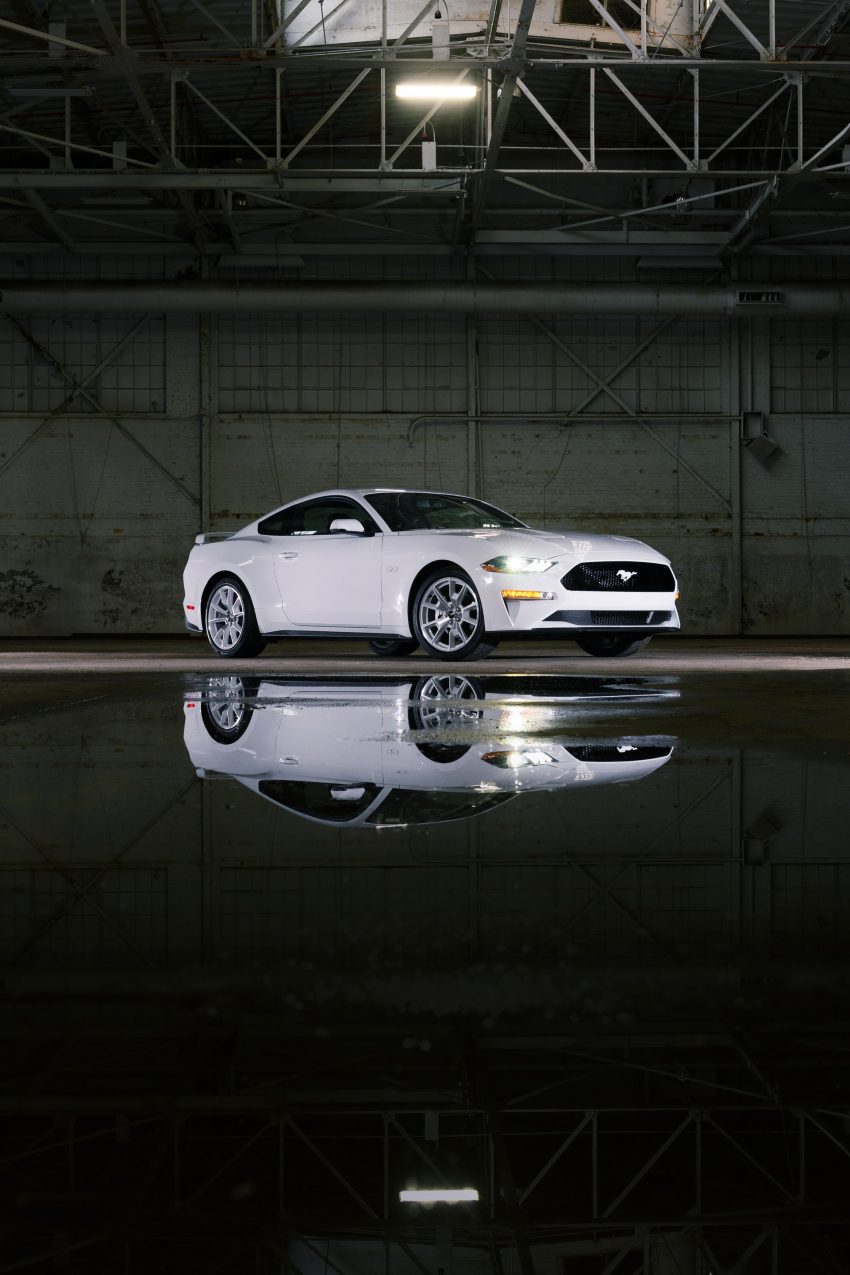 2022 Ford Mustang Ice White Appearance Package - Front Three-Quarter Phone Wallpaper 850x1275 #7