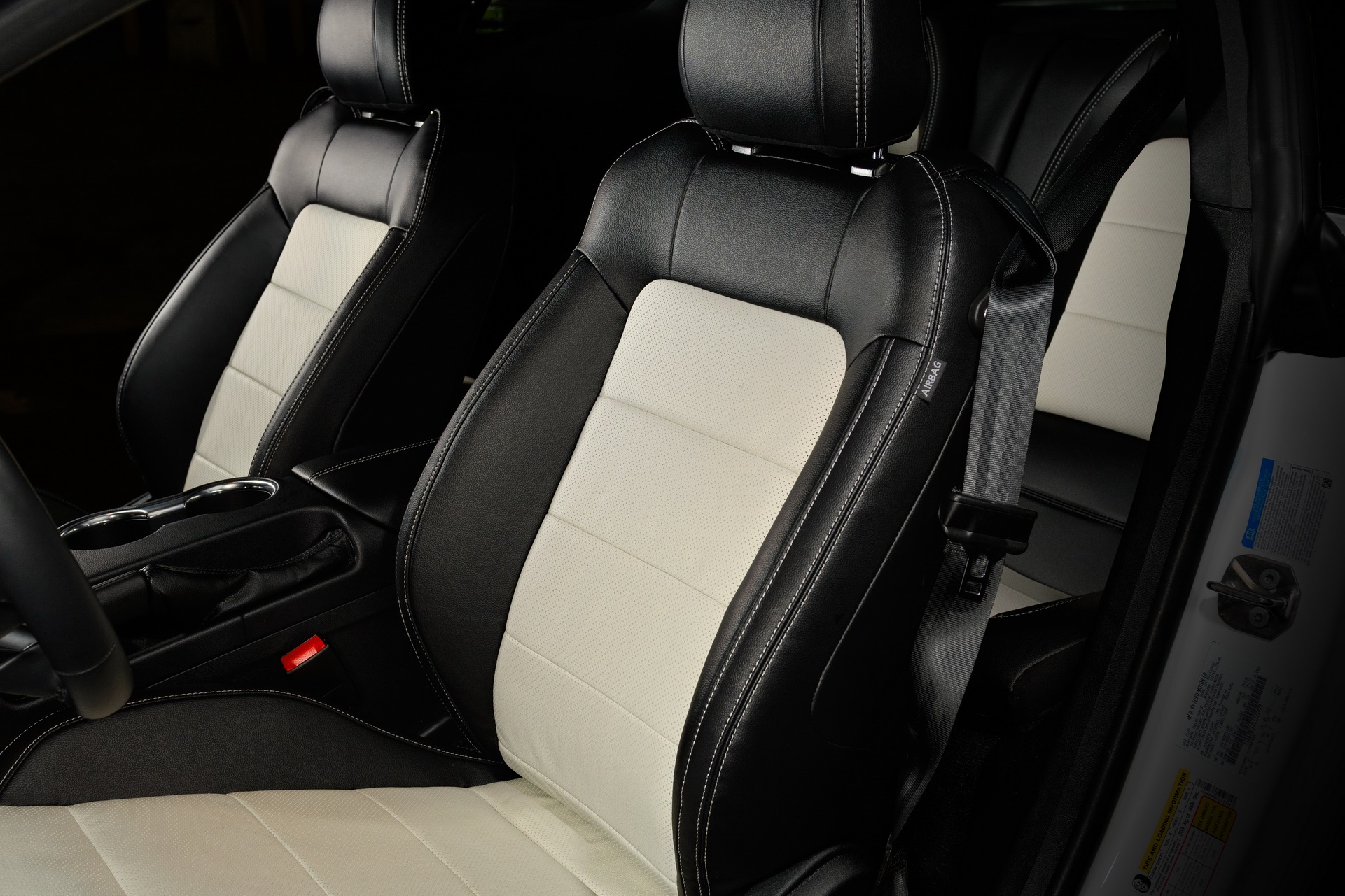 Download 2022 Ford Mustang Ice White Appearance Package - Interior, Seats HD Wallpaper 1921x1281 #22