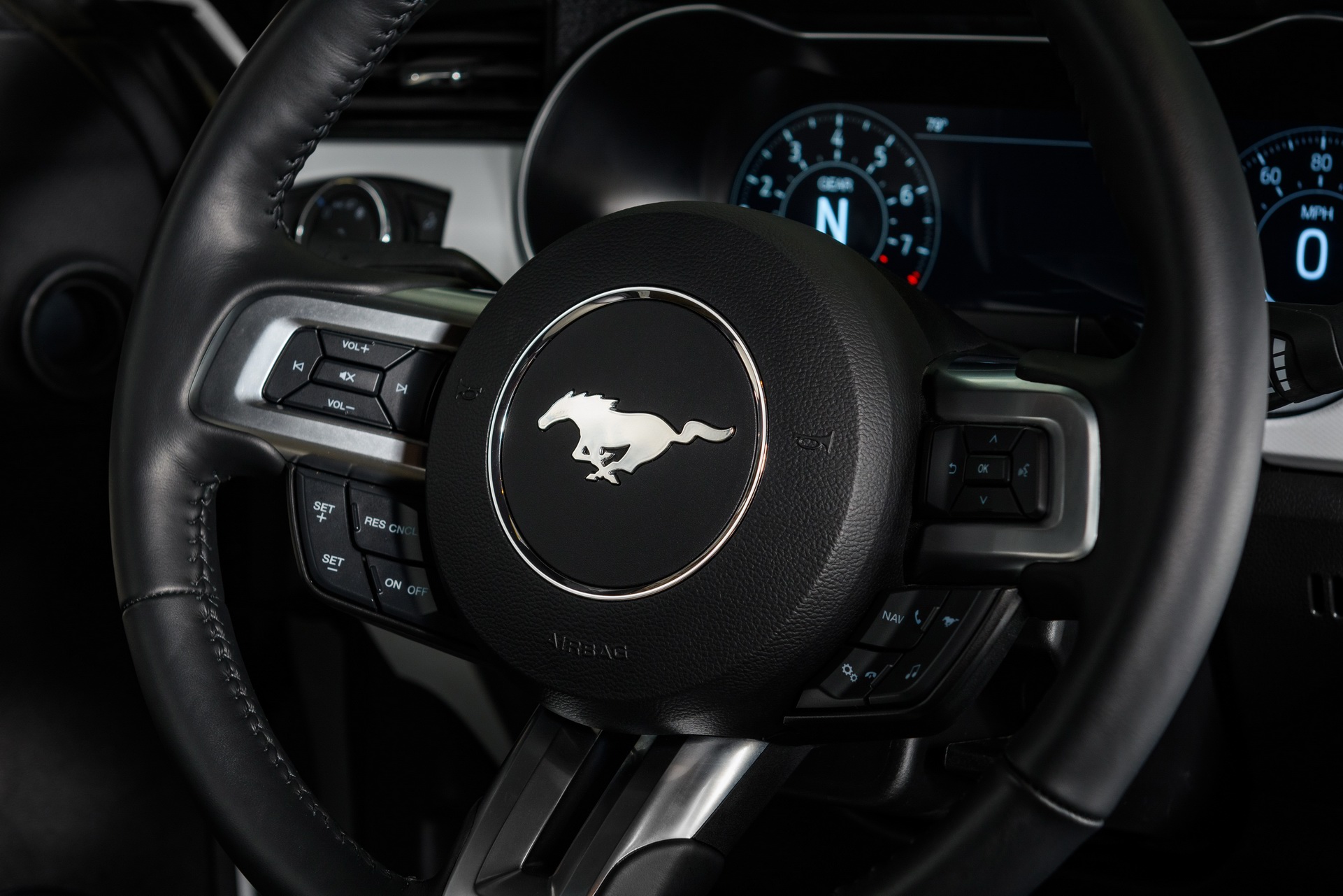 Download 2022 Ford Mustang Ice White Appearance Package - Interior, Steering Wheel HD Wallpaper 1921x1281 #14