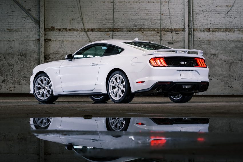 2022 Ford Mustang Ice White Appearance Package - Rear Three-Quarter Wallpaper 850x567 #2
