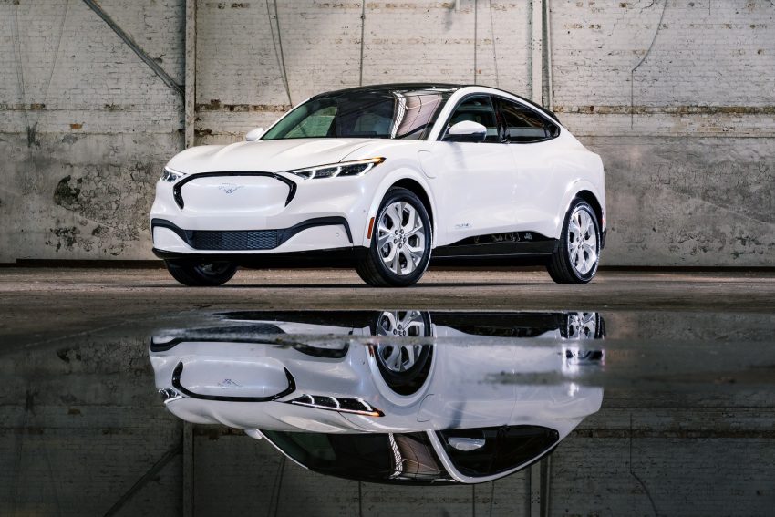 2022 Ford Mustang Mach-E Ice White Appearance Package - Front Three-Quarter Wallpaper 850x567 #1