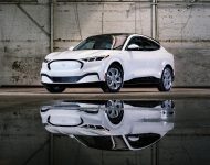 2022 Ford Mustang Mach-E Ice White Appearance Package - Front Three-Quarter Wallpaper 190x150