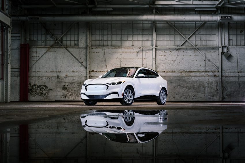 2022 Ford Mustang Mach-E Ice White Appearance Package - Front Three-Quarter Wallpaper 850x567 #4