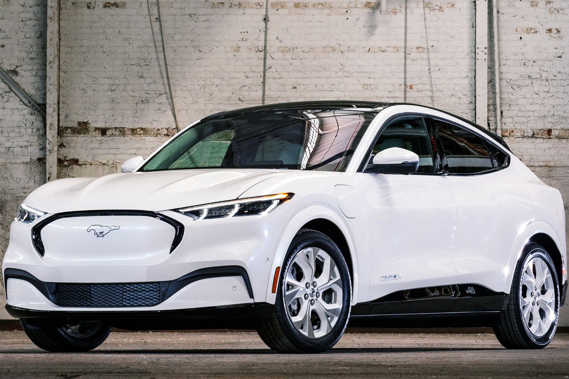 Download 2022 Ford Mustang Mach-E Ice White Appearance Package - Front Three-Quarter HD Wallpaper 1920x1280 #5