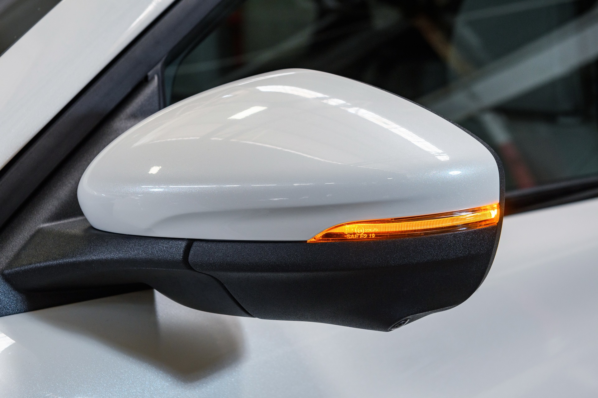 Download 2022 Ford Mustang Mach-E Ice White Appearance Package - Mirror HD Wallpaper 1921x1281 #10