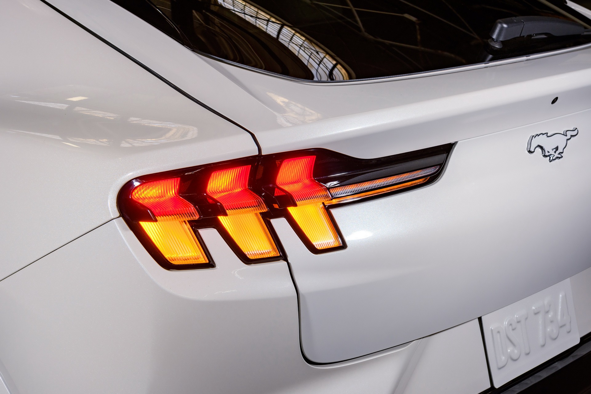 Download 2022 Ford Mustang Mach-E Ice White Appearance Package - Tail Light HD Wallpaper 1921x1281 #13