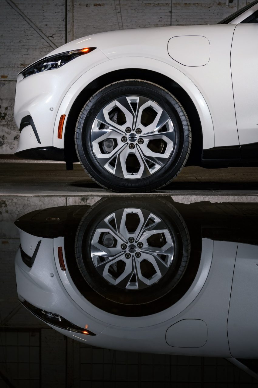 2022 Ford Mustang Mach-E Ice White Appearance Package - Wheel Phone Wallpaper 850x1275 #8