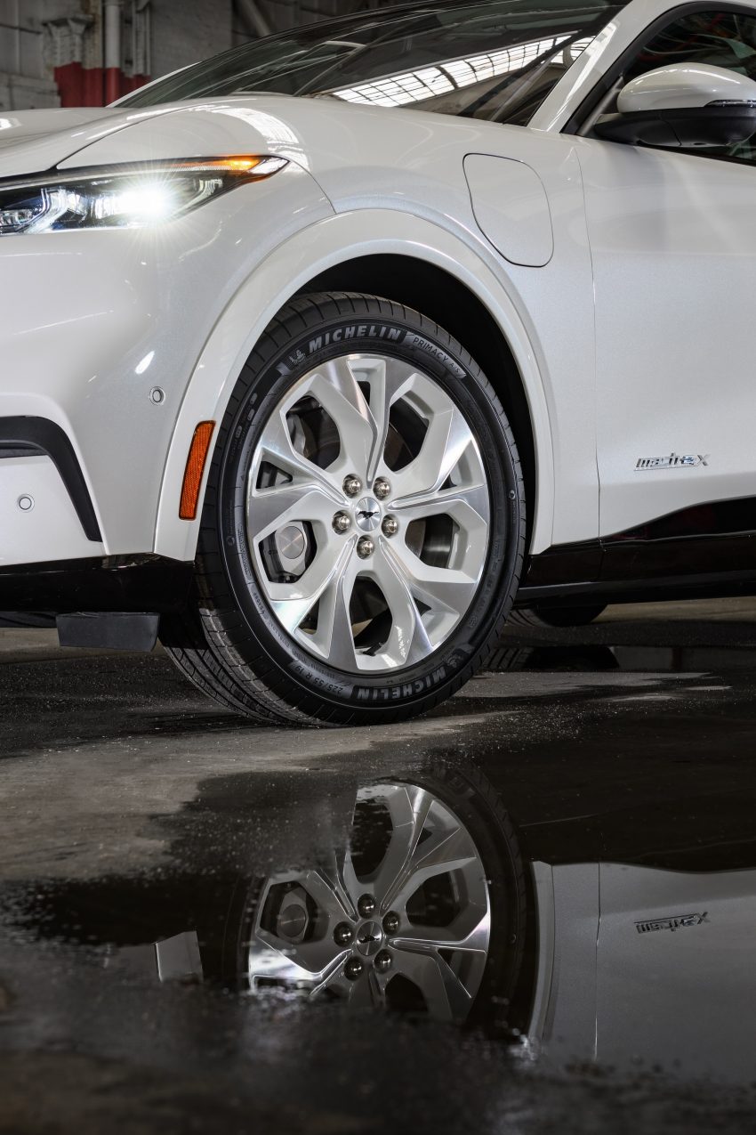 2022 Ford Mustang Mach-E Ice White Appearance Package - Wheel Phone Wallpaper 850x1275 #7