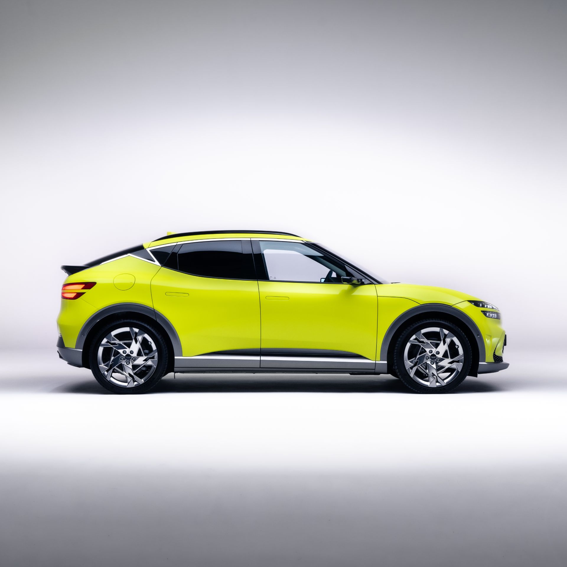 Download 2022 Genesis GV60 - Side HD Wallpaper 1920x1920 #32