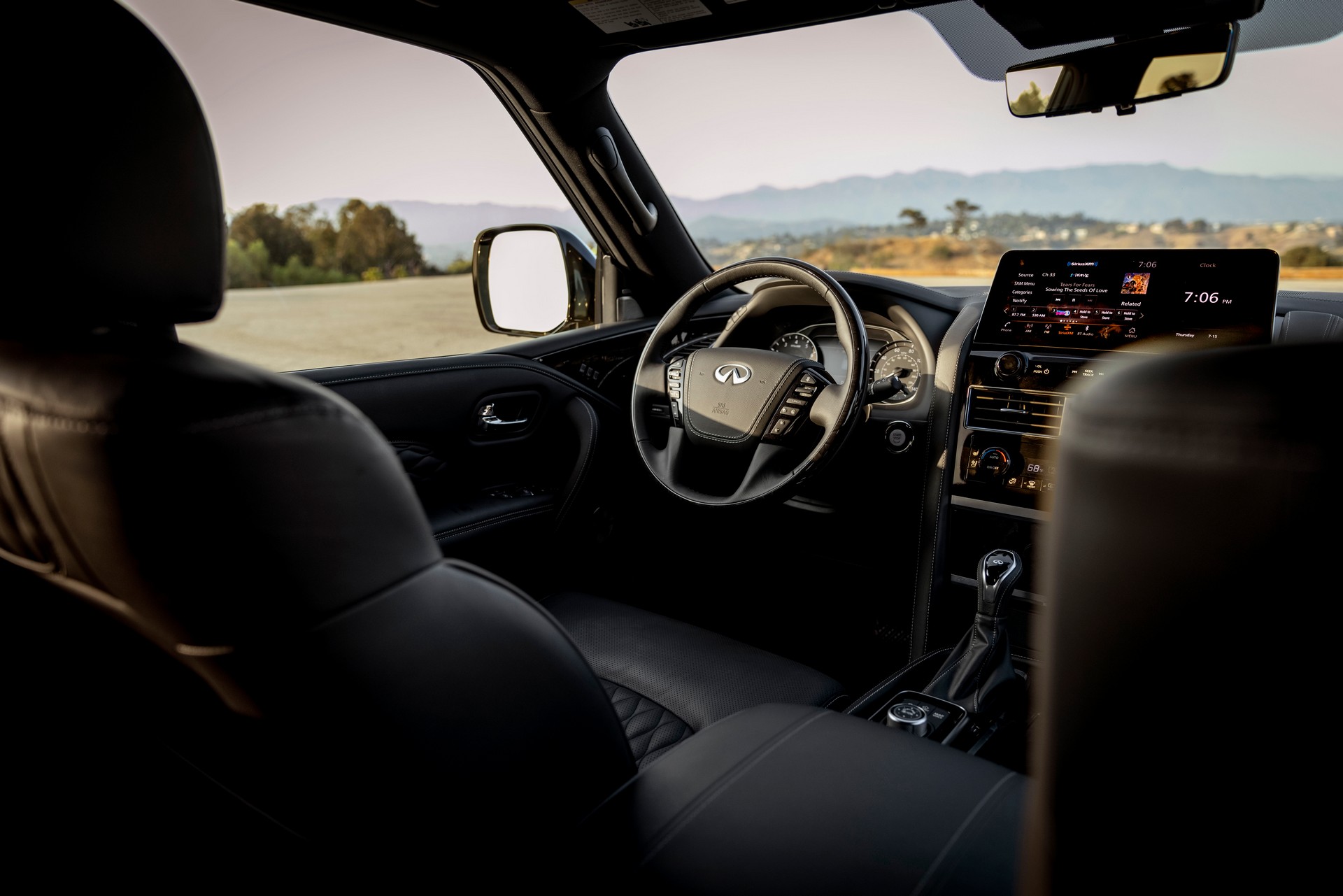 Download 2022 Infiniti QX80 - Interior HD Wallpaper 1920x1281 #22
