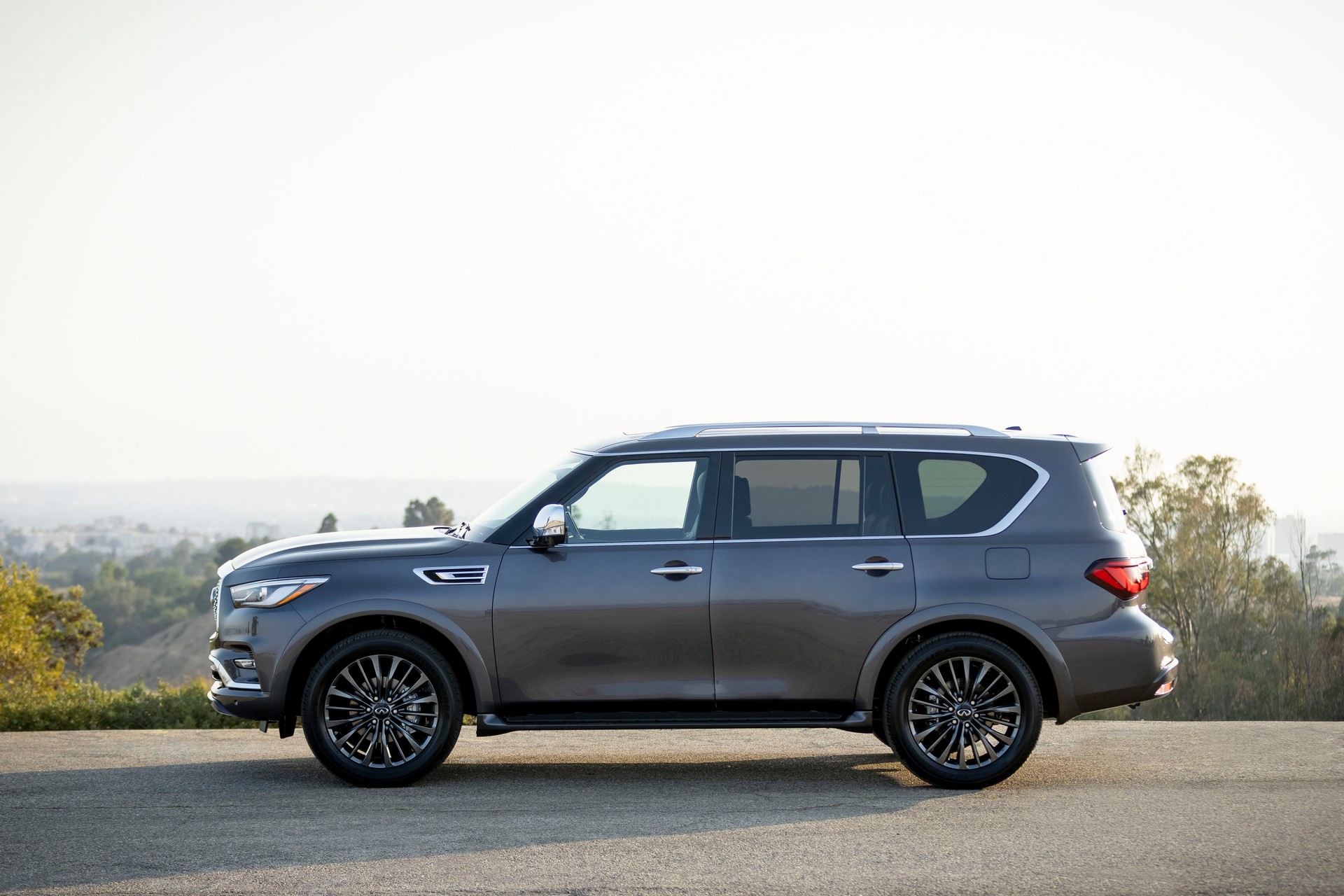 Download 2022 Infiniti QX80 - Side HD Wallpaper 1920x1280 #6