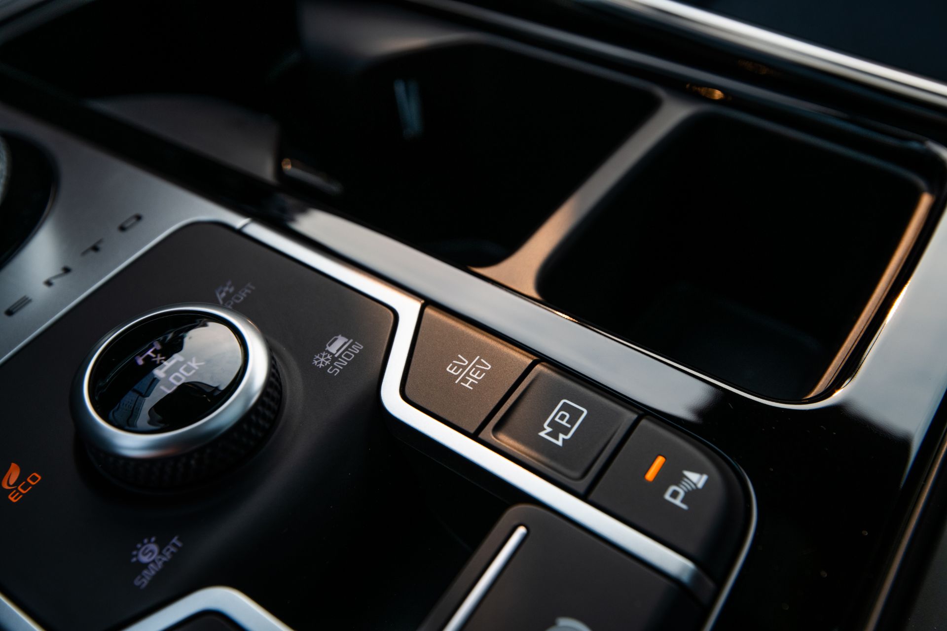 Download 2022 Kia Sorento PHEV - Central Console HD Wallpaper 1920x1280 #25