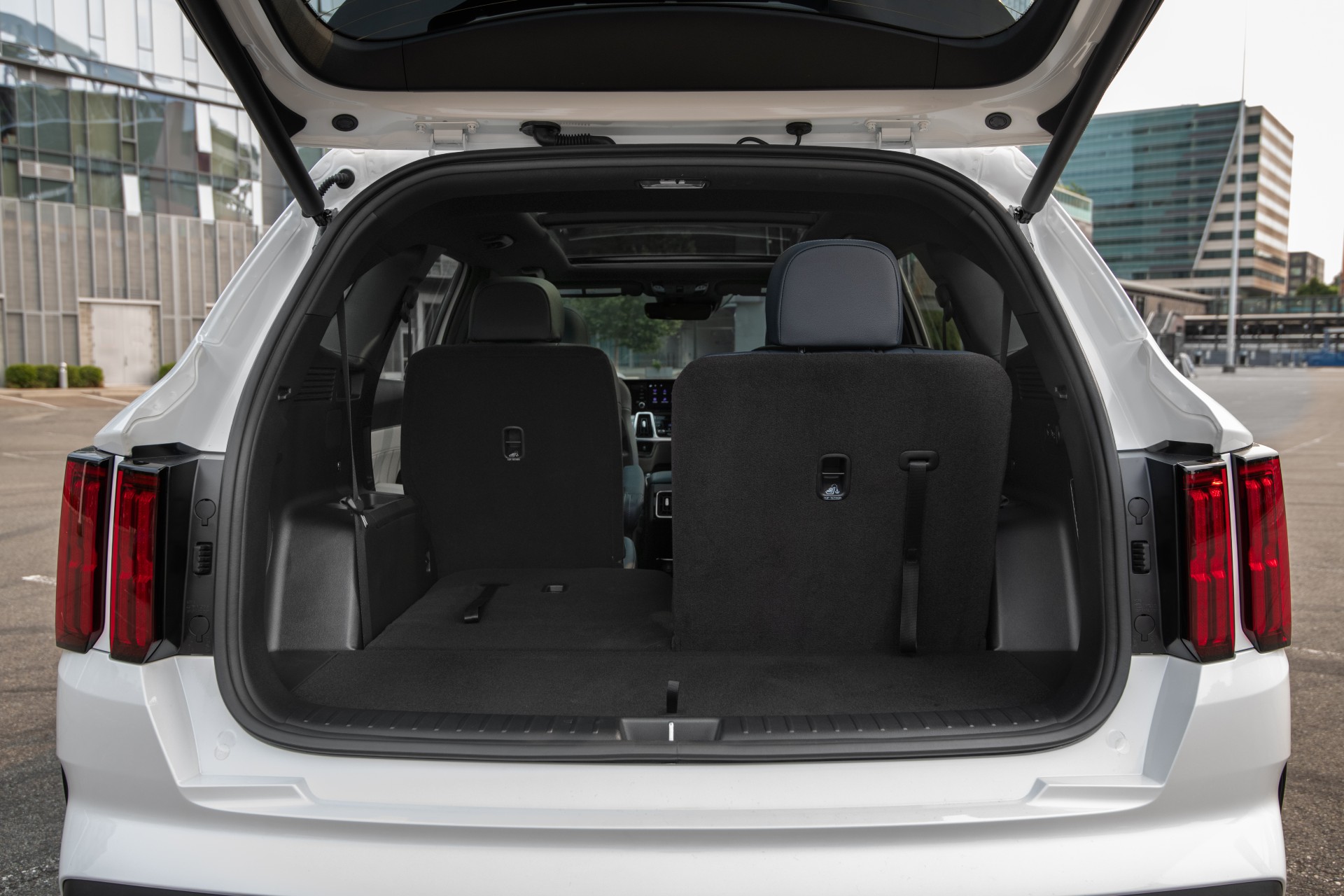 Download 2022 Kia Sorento PHEV - Trunk HD Wallpaper 1920x1280 #38
