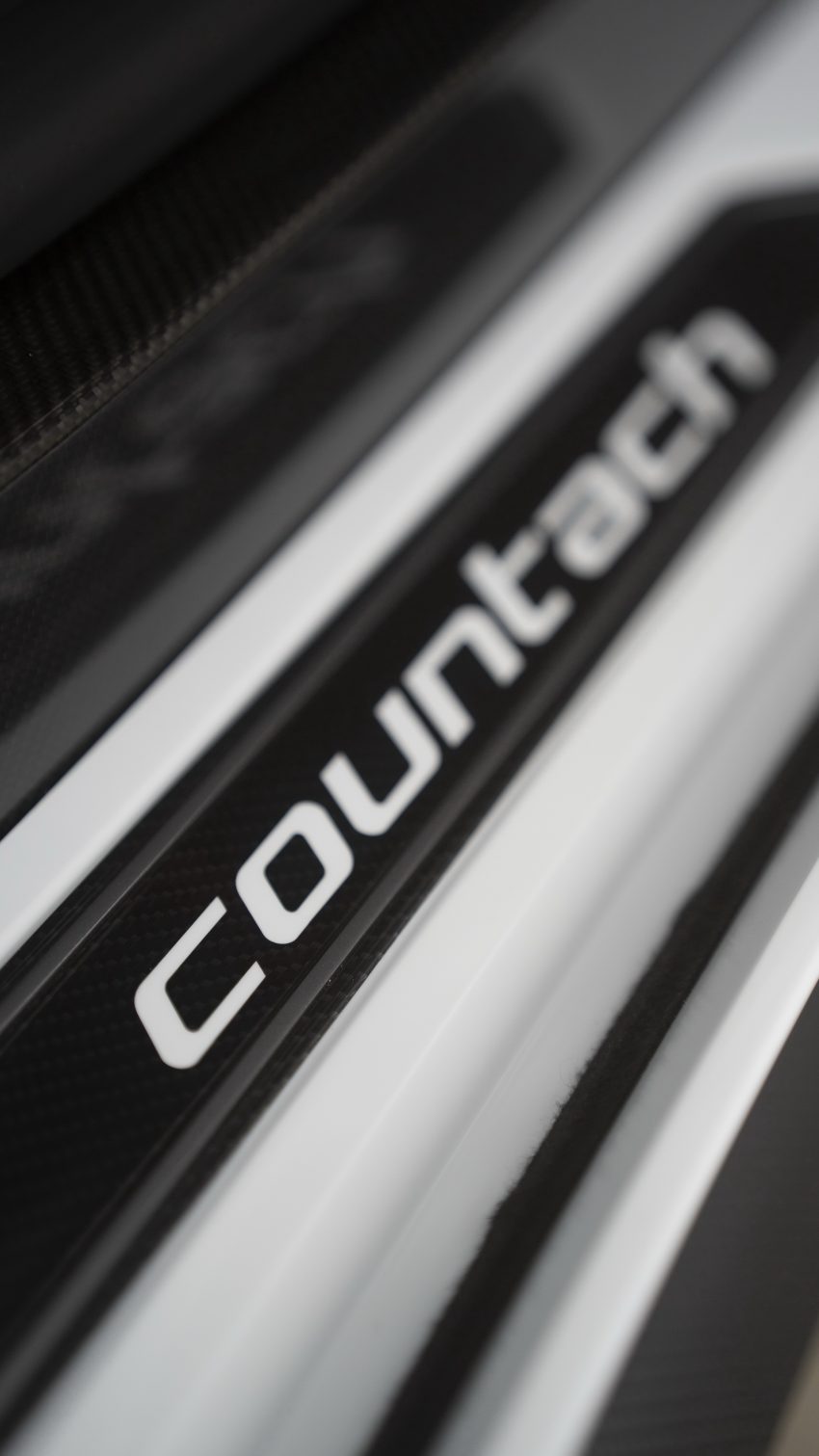 2022 Lamborghini Countach LPI 800-4 - Door Sill Phone Wallpaper 850x1511 #108