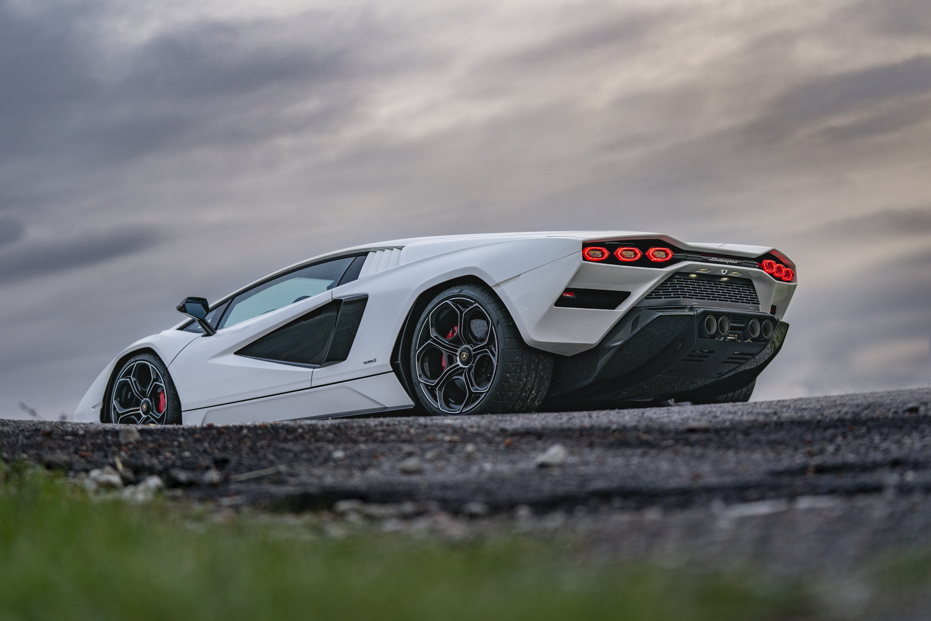 Download 2022 Lamborghini Countach LPI 800-4 - Rear Three-Quarter HD Wallpaper 1920x1280 #25