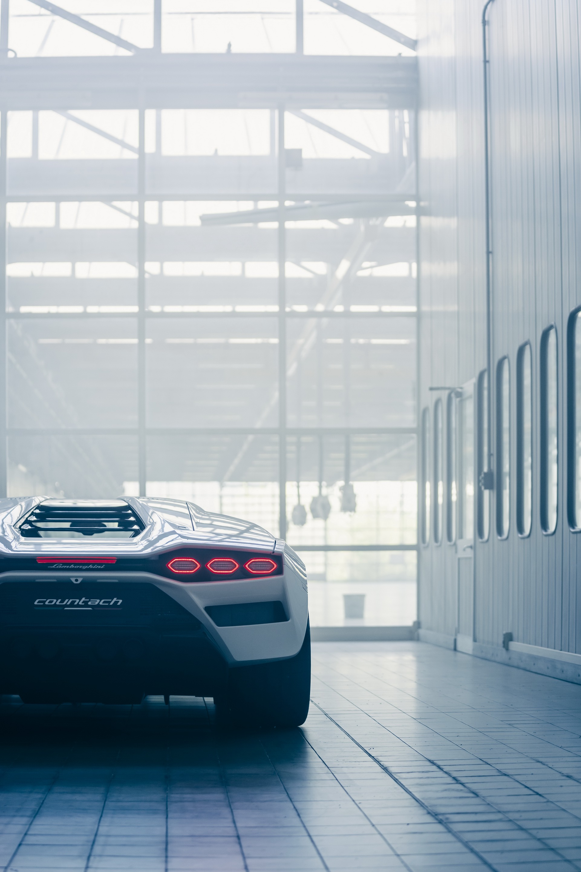 Download 2022 Lamborghini Countach LPI 800-4 - Rear HD Phone Wallpaper 1921x2881 #94