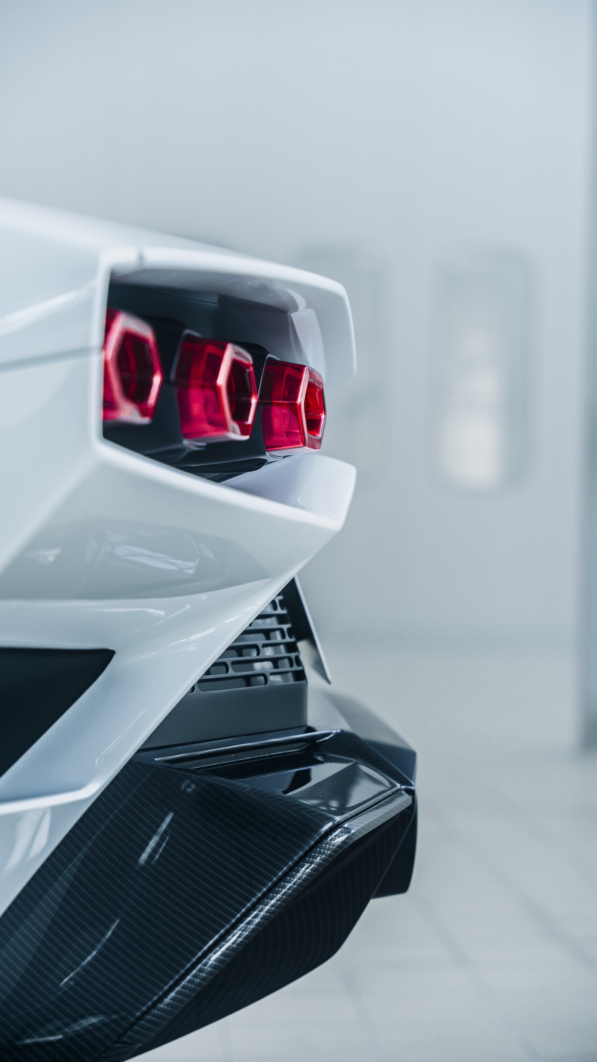 Download 2022 Lamborghini Countach LPI 800-4 - Tail Light HD Phone Wallpaper 1921x3414 #107