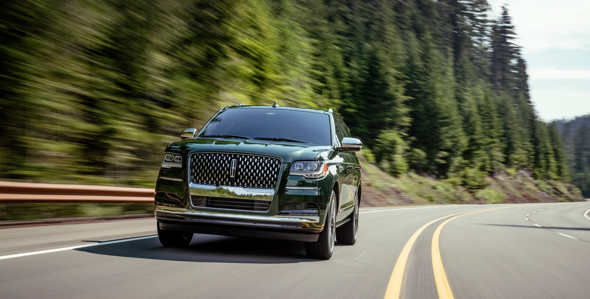 Download 2022 Lincoln Navigator Black Label Central Park - Front HD Wallpaper 1920x974 #31
