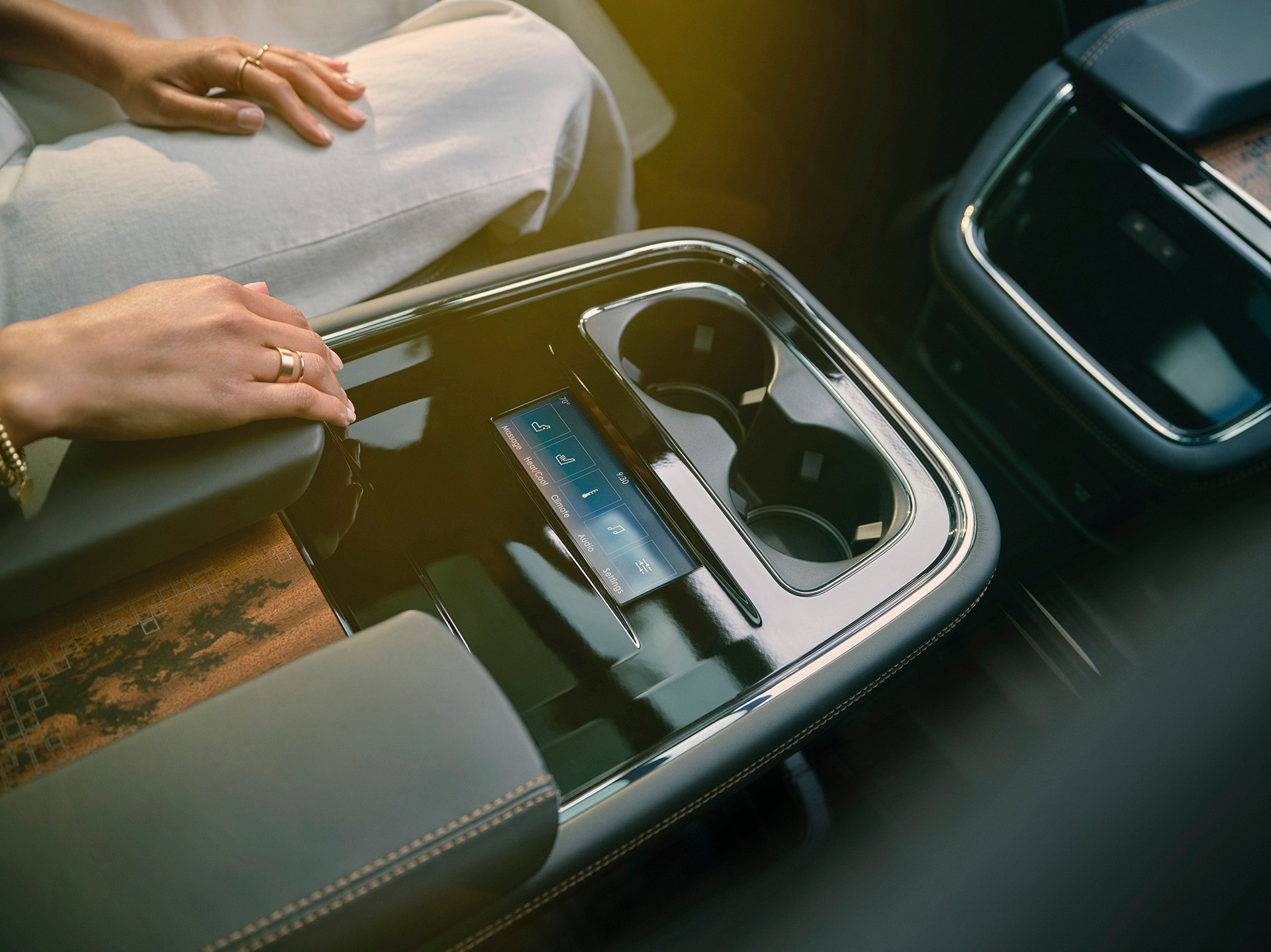 Download 2022 Lincoln Navigator Black Label Invitation - Central Console HD Wallpaper 1920x1439 #70