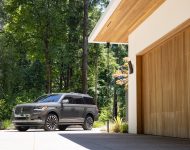 2022 Lincoln Navigator Black Label Invitation - Front Three-Quarter Wallpaper 190x150