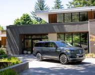 2022 Lincoln Navigator Reserve - Front Three-Quarter Wallpaper 190x150
