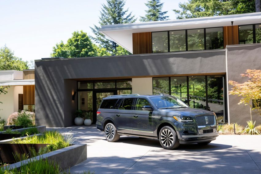 2022 Lincoln Navigator Reserve - Front Three-Quarter Wallpaper 850x567 #8