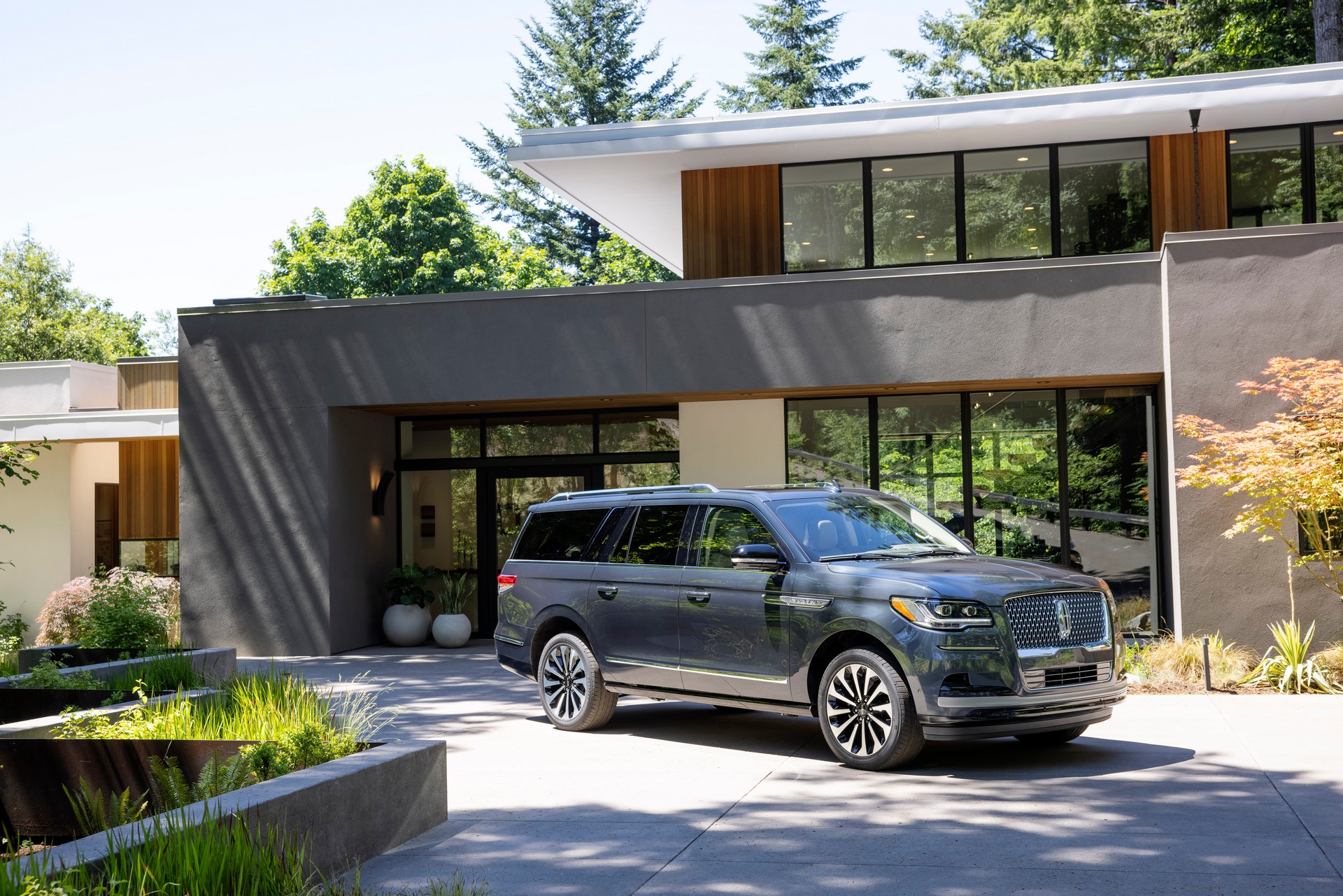 Download 2022 Lincoln Navigator Reserve - Front Three-Quarter HD Wallpaper 1920x1281 #8