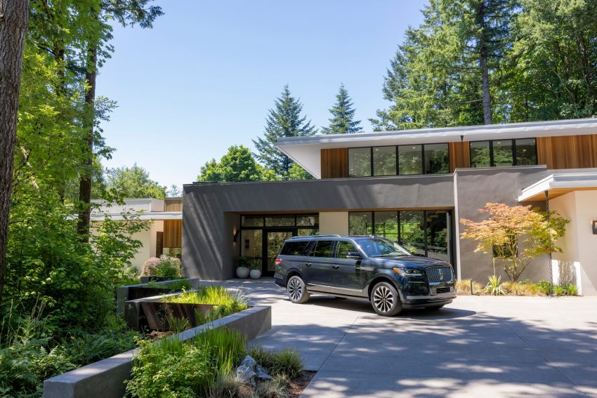 2022 Lincoln Navigator Reserve - Front Three-Quarter Wallpaper 850x567 #9