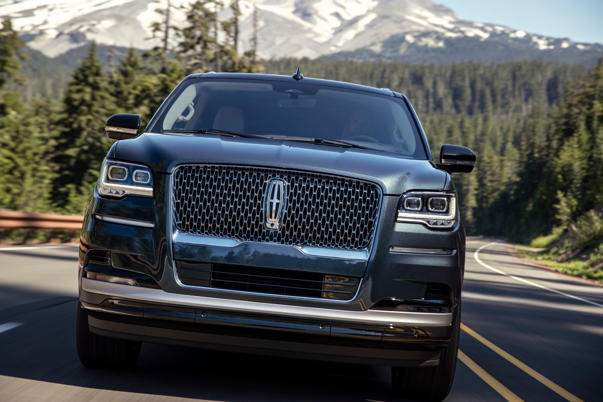 Download 2022 Lincoln Navigator Reserve - Front HD Wallpaper 1920x1281 #2